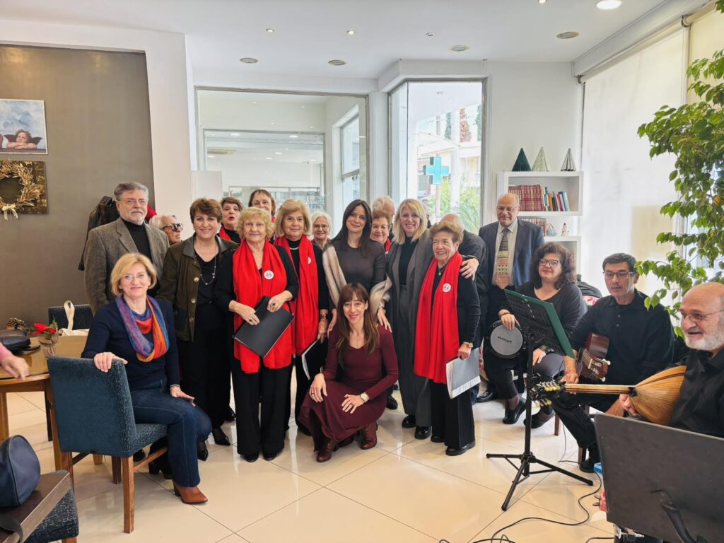 Δήμος Ραφήνας – Πικερμίου: Φωταγώγηση Χριστουγεννιάτικων δέντρων στα ΚΑΠΗ – Δύο γιορτές που ένωσαν γενιές