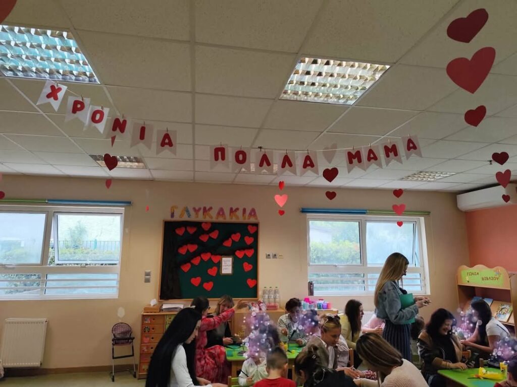 Μια αγκαλιά γεμάτη αγάπη για τη Μητέρα στους παιδικούς σταθμούς του Δήμου Ραφήνας – Πικερμίου